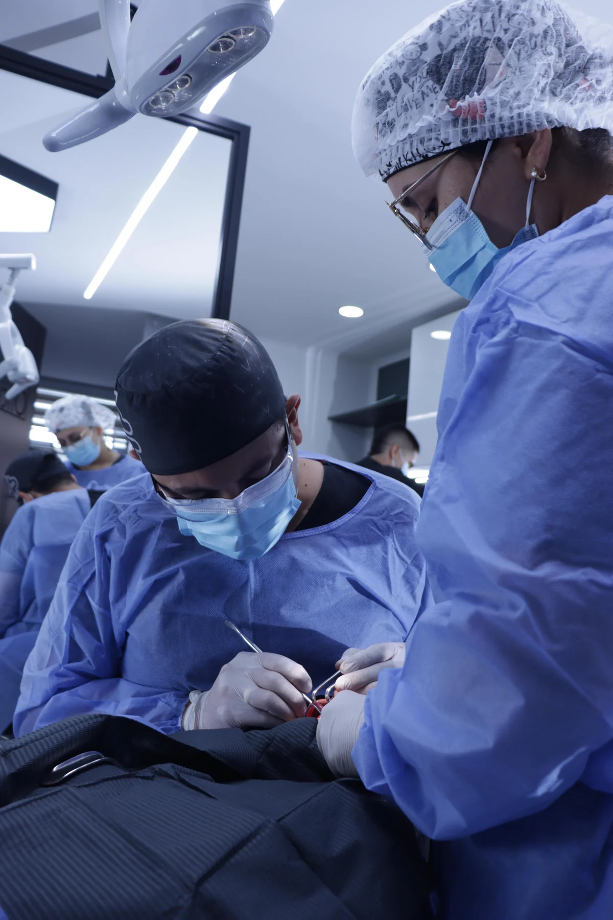 Dr. Luis Felipe Quiceno en atención odontológica personalizada